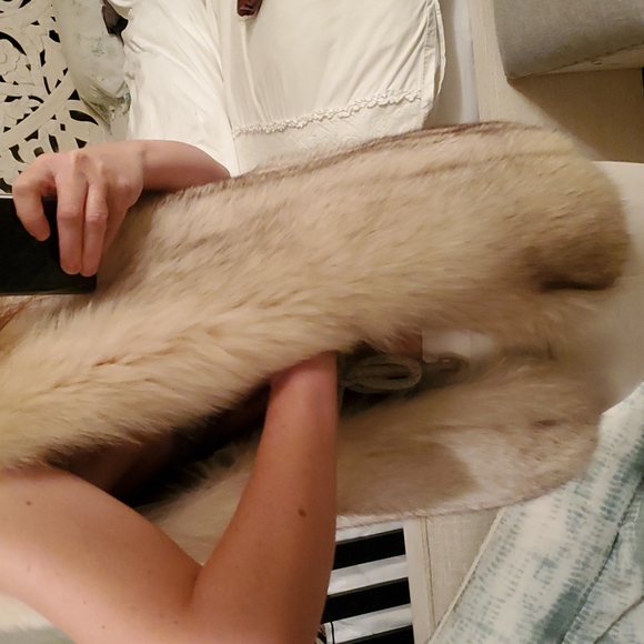 Fox Fur Saga Vest - Picture 2 of 16